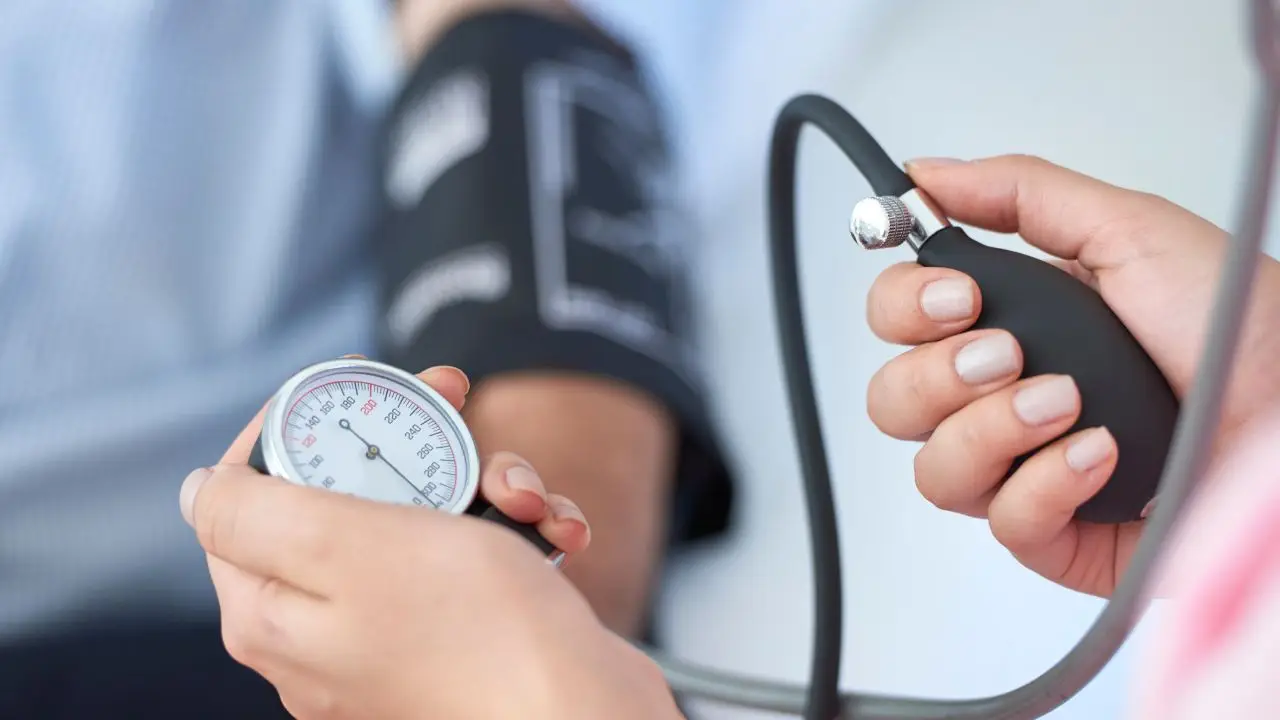 Come prevenire la pressione alta in estate scegliendo il pane giusto a colazione