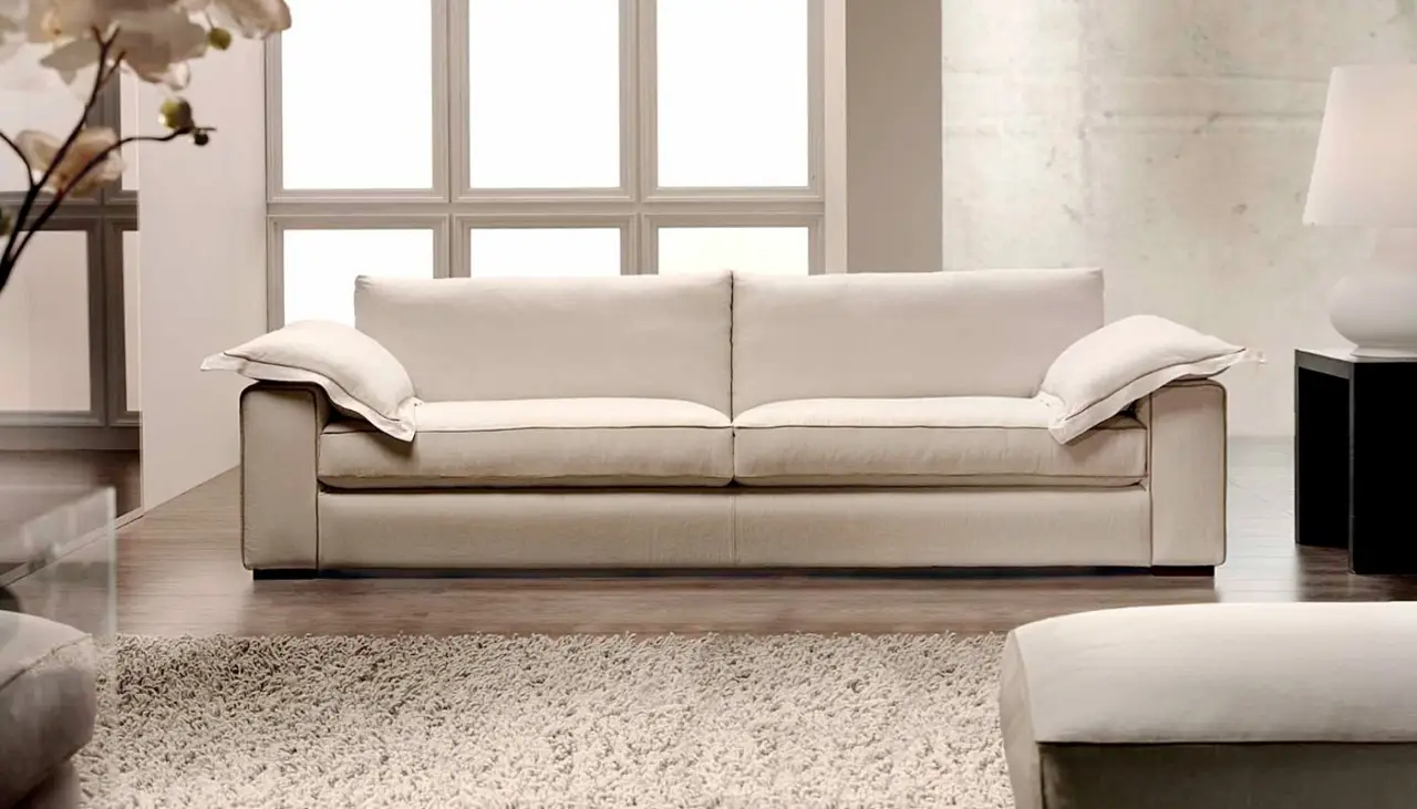 Divano pulito e profumato: i migliori trucchi per igienizzare in modo naturale e rendere accogliente il soggiorno