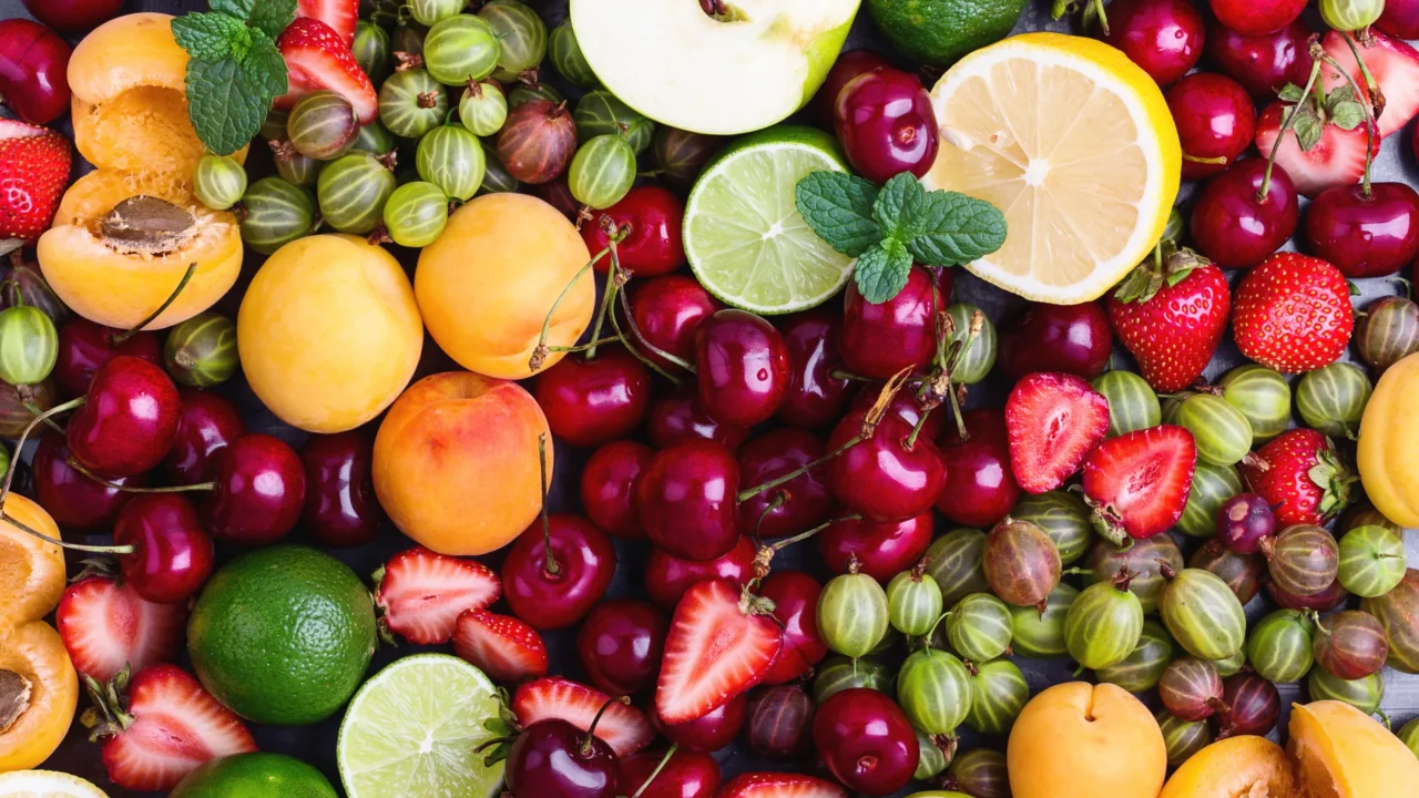 Frutta senza zucchero: esiste davvero? Scopri quali sono le opzioni a basso contenuto di zuccheri e perché possono essere utili per tutti