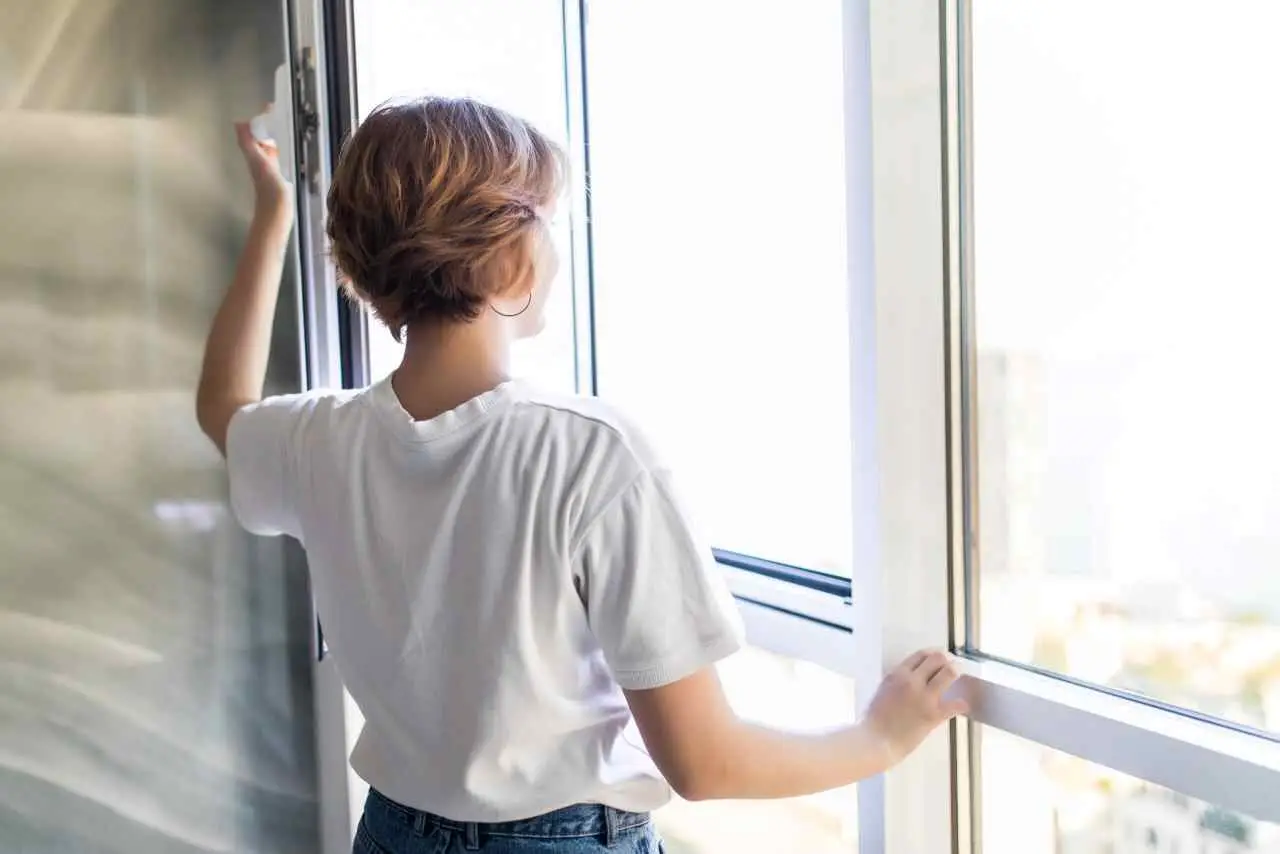 Come migliorare la qualità dell’aria negli ambienti chiusi: consigli per uffici e spazi condivisi