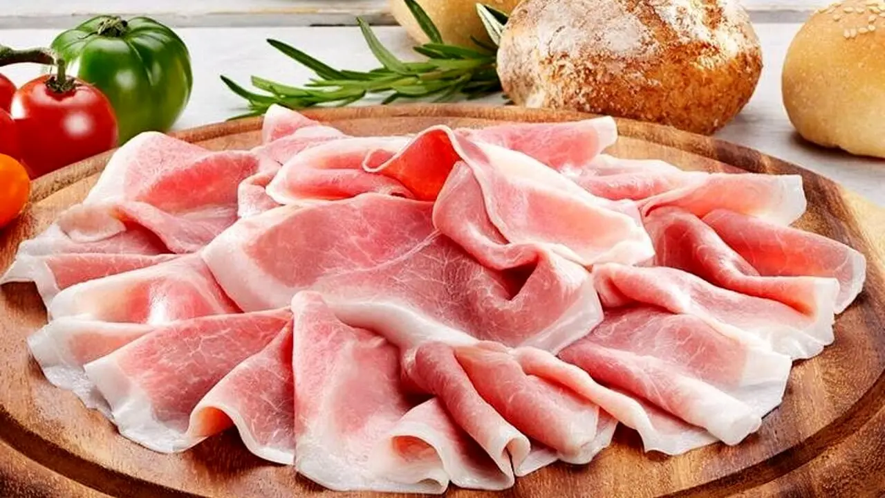 Prosciutto cotto: quali sono i motivi per cui alcune persone scelgono di evitarlo e cosa sapere sui salumi nella dieta quotidiana