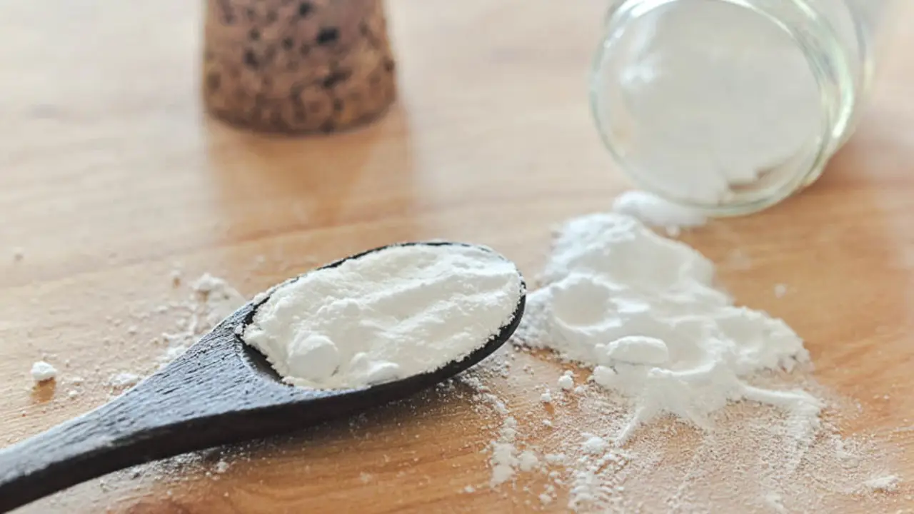 Bicarbonato nel giardino: 3 usi poco conosciuti ma davvero efficaci