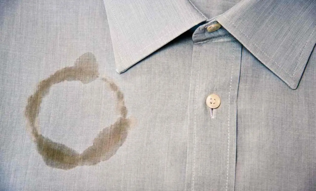 Soluzioni efficaci e sorprendenti per eliminare le macchie più ostinate dai tessuti: ecco cosa sapere