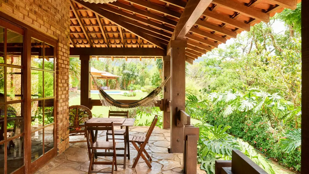 Hai una veranda scoperta? Il metodo semplice per evitare pioggia e schizzi